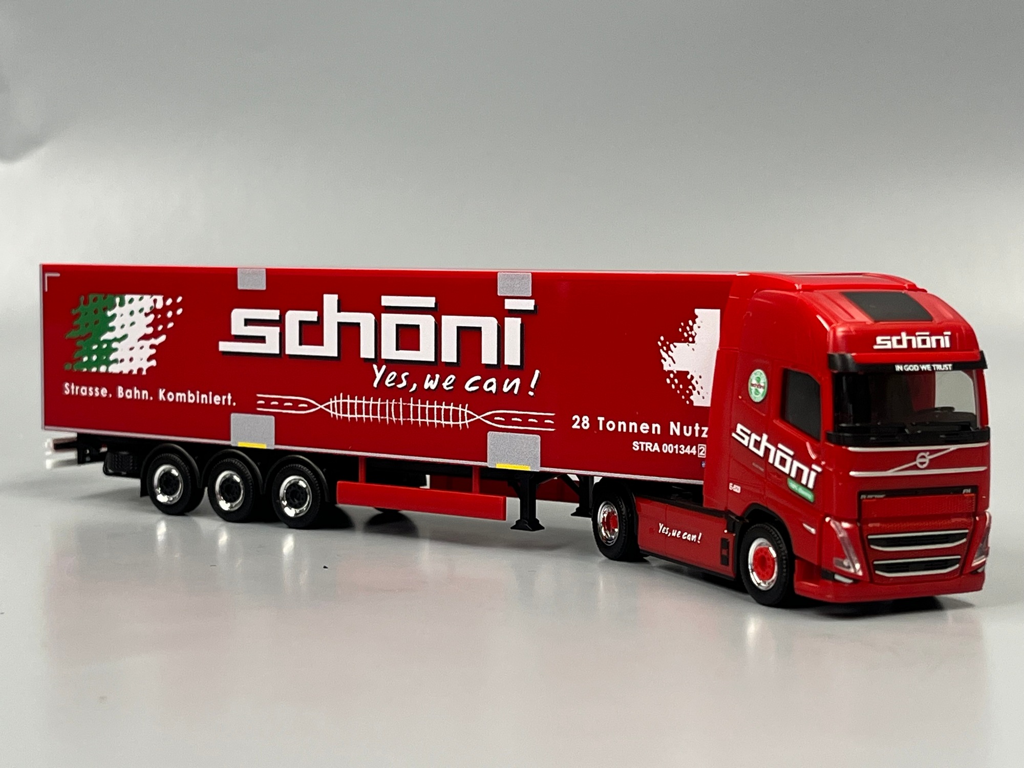 319706 - Herpa - Volvo FH5 electric Globetrotter XL Kühlkoffer-Sattelzug "Schöni" CH